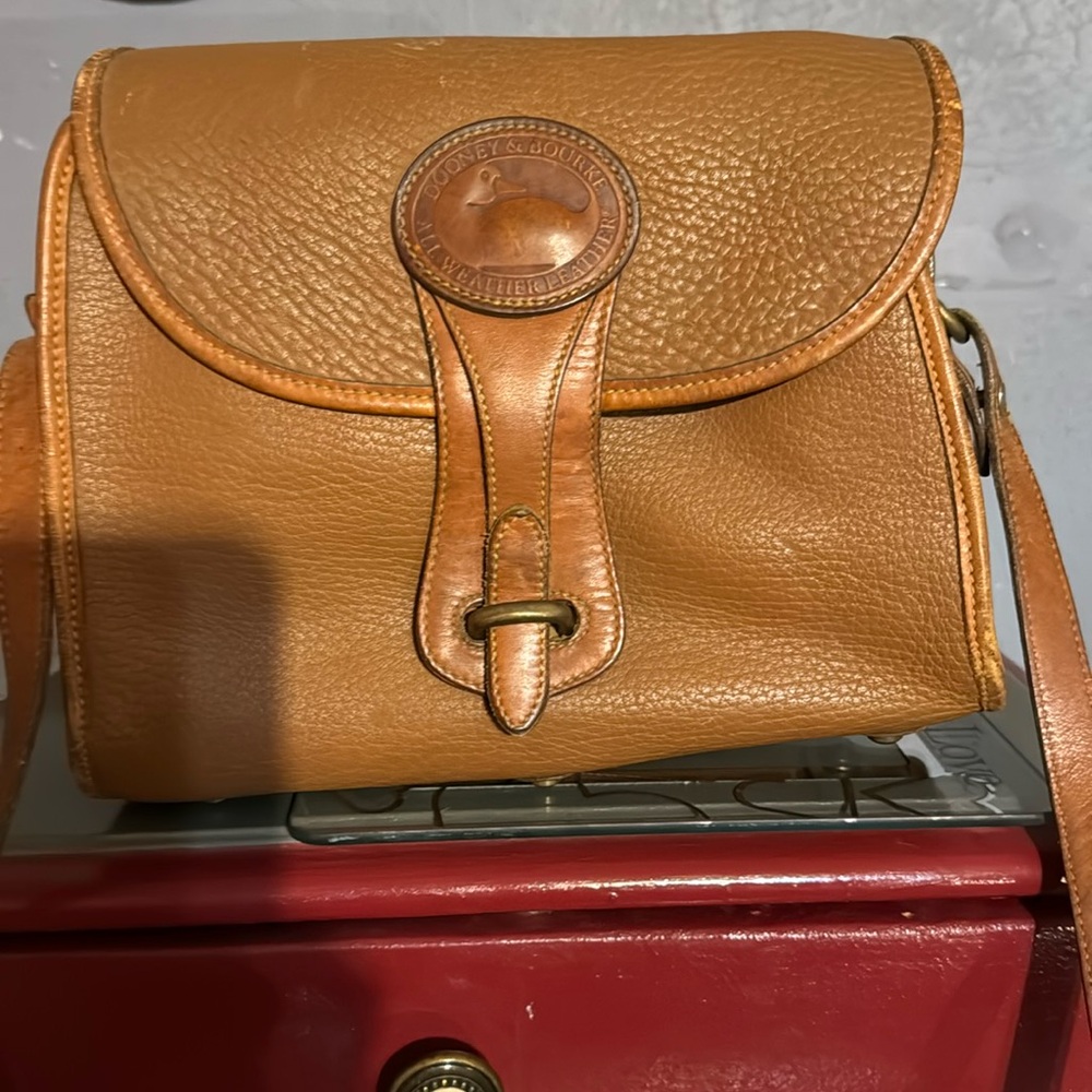 Vintage ( AWL) Dooney  and Burke messenger bag from the 1980’s sturdy